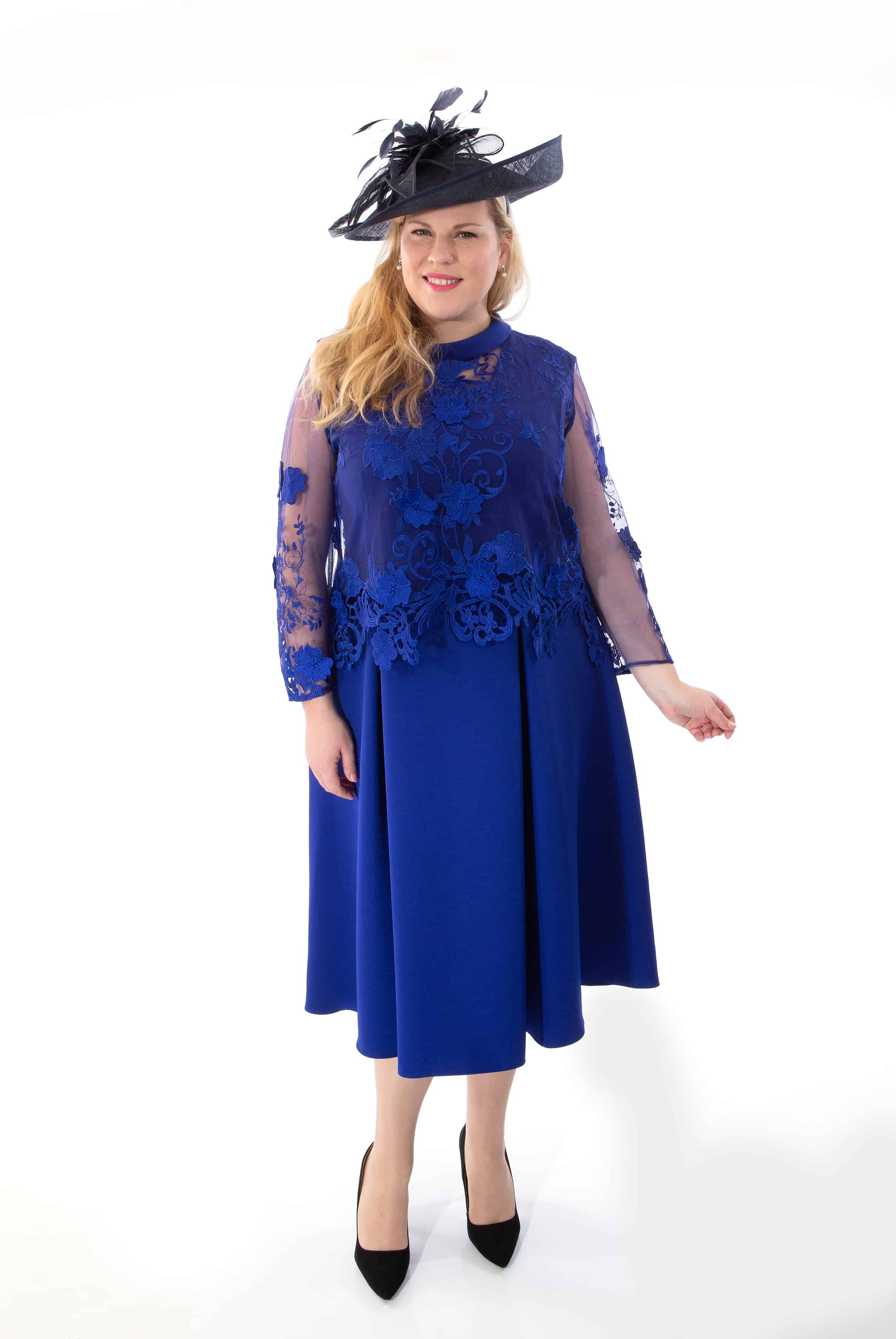 Tea length A-line sleeveless dress with lace backwards buttoning lace detailed jacket. Available in Royal blue, blush and silver (004084)